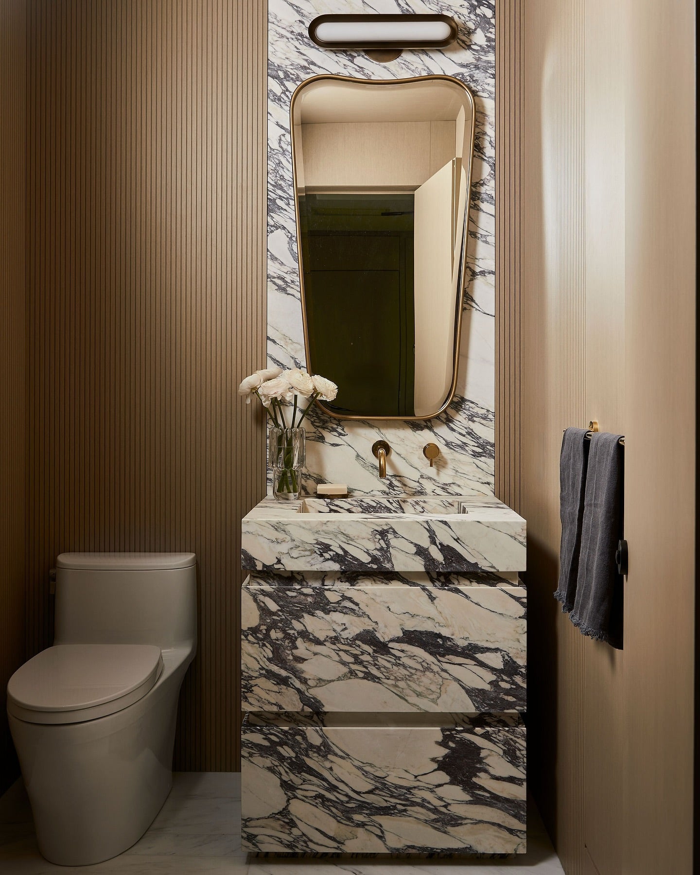 Gage Mirror